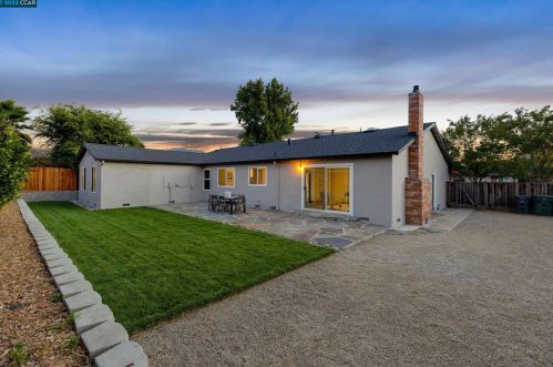 5209 Jomar Dr, Concord CA  94521-2341 exterior