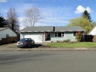 6848 G St, Springfield, OR 97478-7158