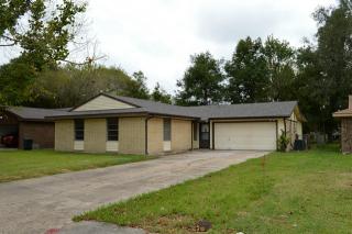 704 Plantation Dr, Angleton TX  77515-3329 exterior