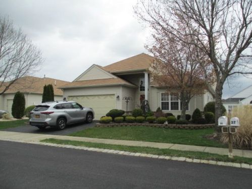 39 Ravenna Rd, Lakehurst, NJ 08759-6262