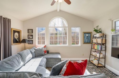 1887 Commons Ct, Windsor CA  95492-9593 exterior