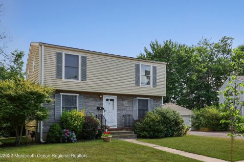 83 Barkalow Ave, East Freehold, NJ 07728-2060