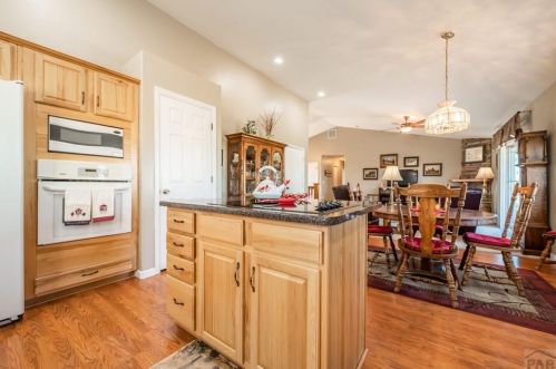 1877 Clifftop Ln, Pueblo CO 81007-3931 exterior