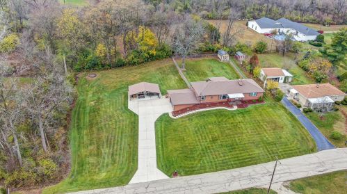 415 Woodview Dr, Springfield, OH 45504-3747
