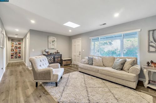 1980 Gilardy Dr, Concord CA  94518-3214 exterior