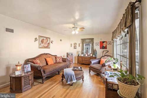 1308 Genesee St, Trenton NJ 08611-1908 exterior