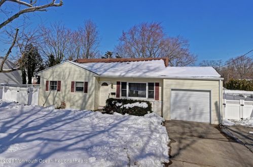14 Oakwood Dr, Hazlet, NJ 07730-1619