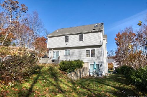 10 Bassett Ln, Derby, CT 06418-1067