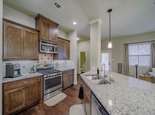 6731 Deleon St, Irving TX  75039-3437 exterior