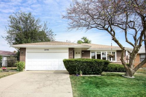 2041 Wainwright Ct, Palatine, IL 60074-1219