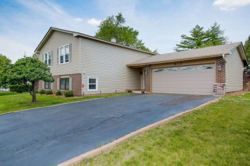 813 Indiana Ln, Elk Grove Vlg, IL 60007-3004