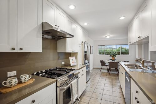 70 Meriam Dr, San Rafael, CA 94903-2878