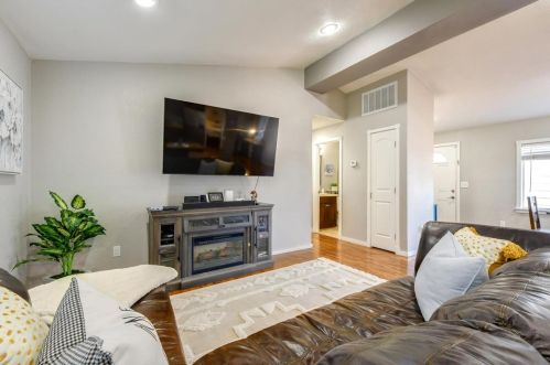 451 Chateau La Salle Dr, San Jose, CA 95111-3038