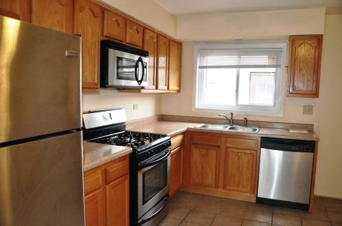 9354 Golf Rd, Des Plaines, IL 60016-1658
