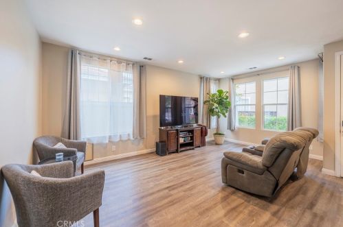 2190 Cherrywood Ln, Anaheim CA  92804-2490 exterior