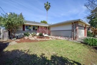 854 Lathrop St, Fairfield, CA 94558-5049