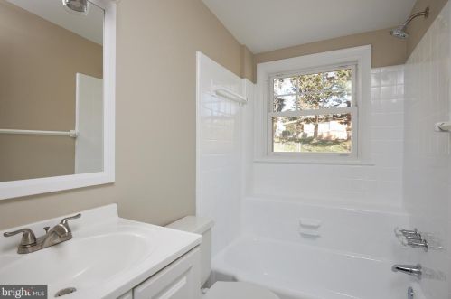 221 Dl Dr, Silver Spring MD 20910-1501 exterior