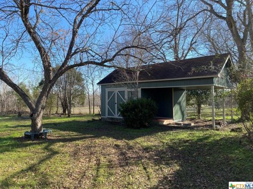 401 Troell St, Seguin TX 78155-7241 exterior