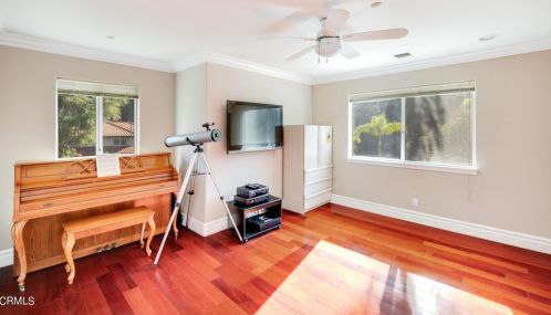 1958 Calafia St, Glendale CA  91208-2306 exterior