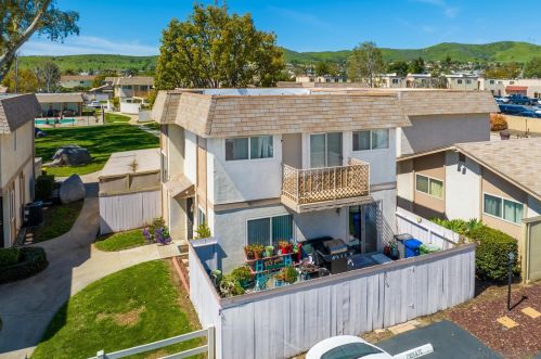 10030 Santana Ranch Ln, Santee, CA 92071-1669