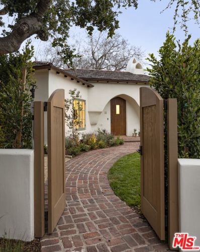 18 Calle Alamo, Santa Barbara CA  93105-2817 exterior