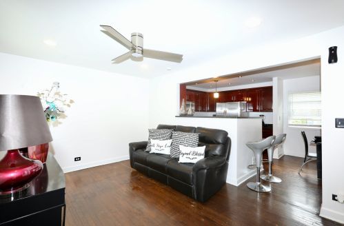 9624 Jeffery Ave, Chicago, IL 60617-4730