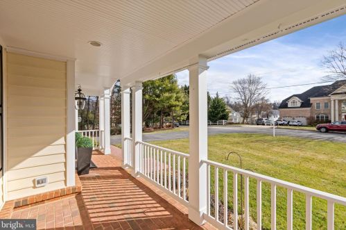 8738 Center Rd, Springfield, VA 22152-2223