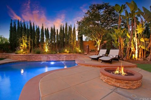 8730 Foxhollow Dr, Anaheim CA  92808-1674 exterior