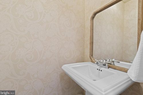 1 Rdg Rd, Severna Park MD 21146-4538 exterior