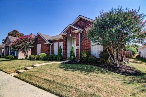 2214 Valley Creek Dr, Garland, TX 75040-2844