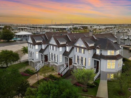 2439 Lakewood Pointe Dr, Taylor Lake Village, TX 77586-3466