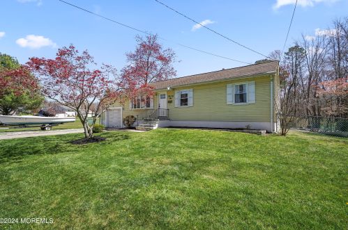 75 Darien Rd, Wall Township, NJ 07731-1842