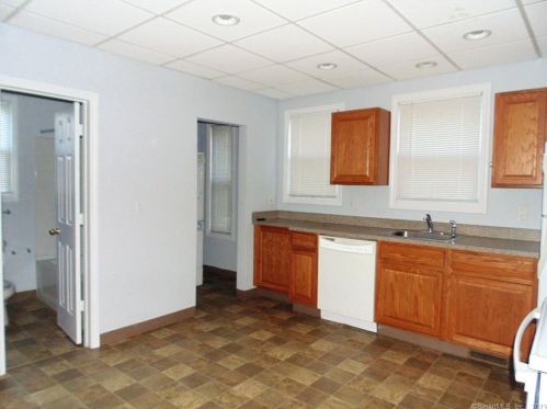 233 Elizabeth St, Derby CT  06418-1813 exterior