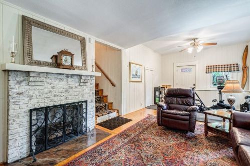 689 Cumberland Cir, Atlanta GA  30306-3256 exterior