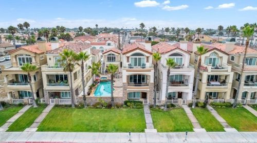 1610 Pacific Coast Hwy, Huntington Beach CA  92648-4434 exterior