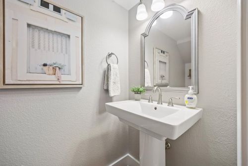 4246 Cyn Gln Cir, Austin TX  78732-2187 exterior