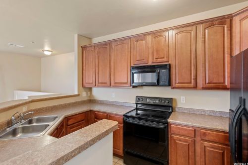 6646 Ivy Gable Dr, Taylorsville, UT 84081-5172