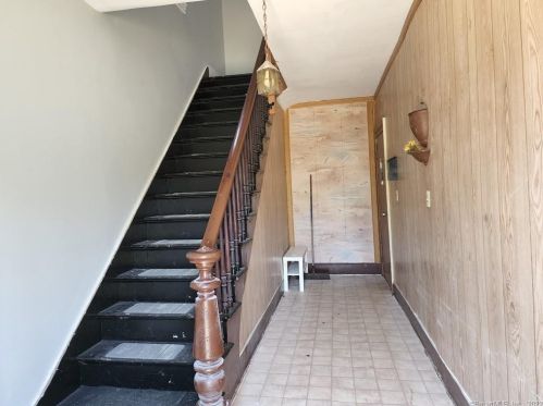 21 Washington Ave, Niantic CT  06357-3211 exterior