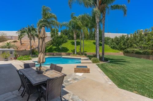 8198 Woodsboro Ave, Anaheim CA  92807-2519 exterior