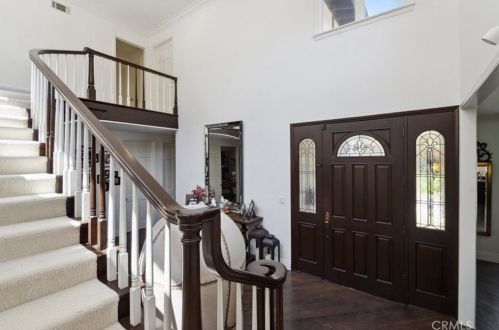 1566 Hillside Dr, Glendale CA  91208-2456 exterior