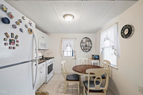 44 Belshaw Ave, Tinton Falls NJ 07724-2939 exterior