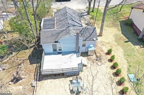 128 Vermont Trl, Hopatcong, NJ 07843-1121