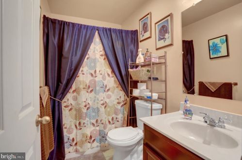 193 Greenview Dr, Carlisle PA  17015-9193 exterior