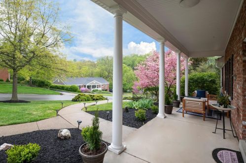 1007 Grandin Ridge Dr, Cincinnati, OH 45208-3419