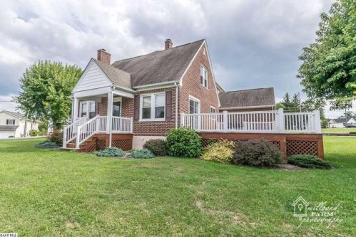 17 Greenview Dr, Staunton, VA 24401-9311