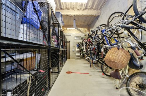 2050 Clark St, Chicago IL  60614-4763 exterior