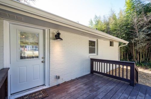 1976 Dering Cir, Atlanta GA  30345-1612 exterior
