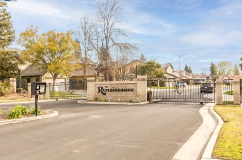 644 Oxford Ave, Clovis, CA 93611-7210