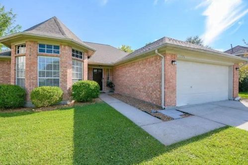 11726 Milam Dr, Morgans Point, TX 77571-9560