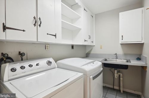 1221 Pinecrest Cir, Silver Spring MD 20910-1626 exterior